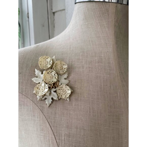 Vintage 1930s Carved Celluloid Large Dangle Brooch Leaves Flowers - Picture 12 of 12